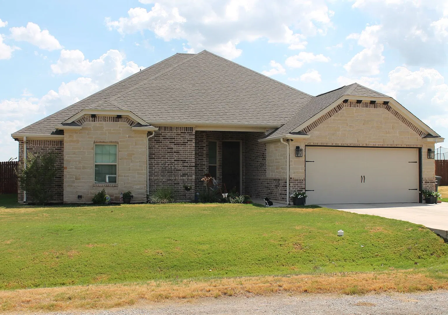 Modern 4BR/2BA Home in Desirable Granbury Location! — Photo 1