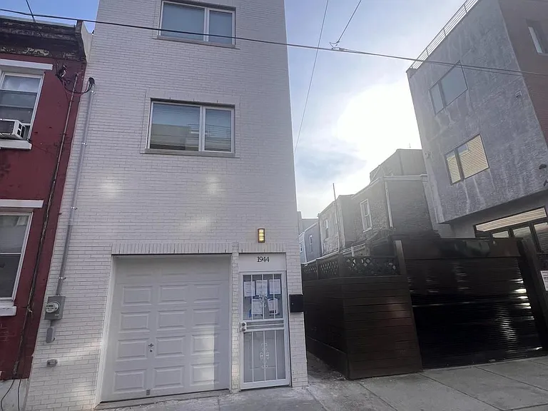 1944 Wilder St — Photo 1