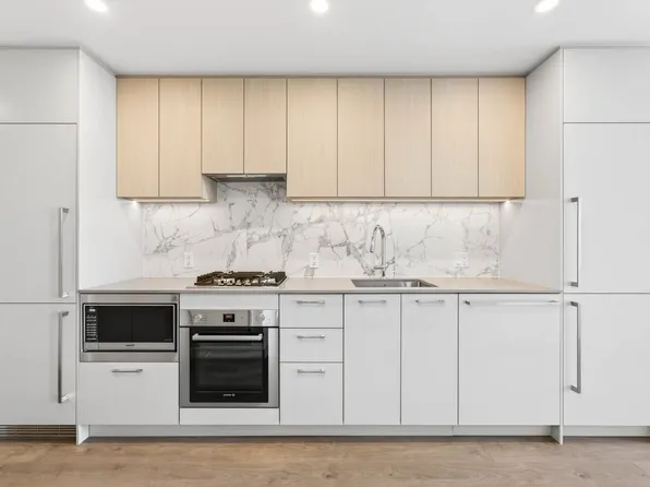 6468 Willingdon Ave #3408, Burnaby, BC V5H 2T3