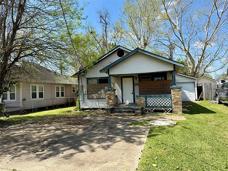 202 S Magnolia St — Photo 14
