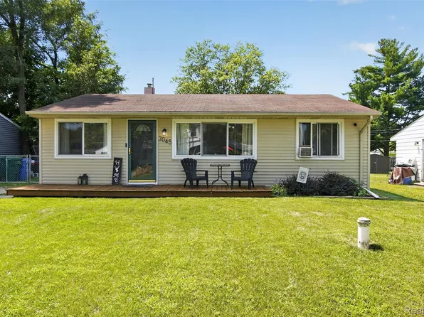 3045 Fisher Ave, Commerce Township, MI 48390