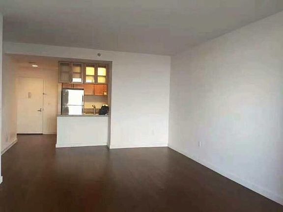 5th image of 4026 College Point Blvd #15