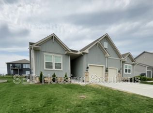 27421 Oak View Dr, Lees Summit, MO 64086