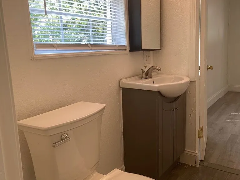 703 Brown St — Photo 15