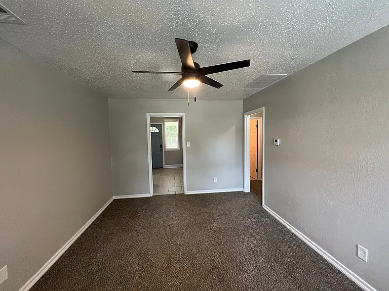 3042 Waynoka Ave — Photo 4