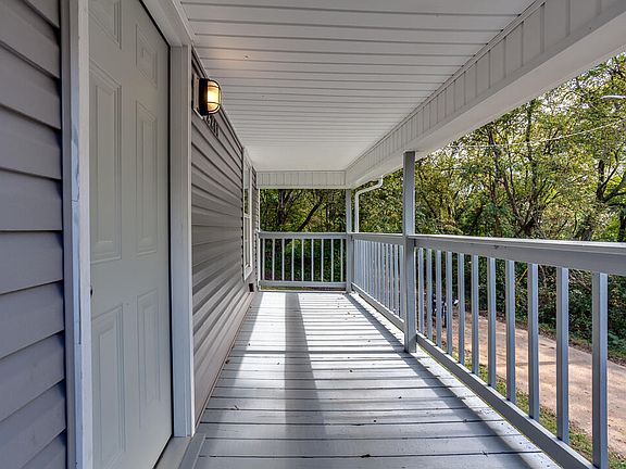 3rd image of 2211 Daisy Ave