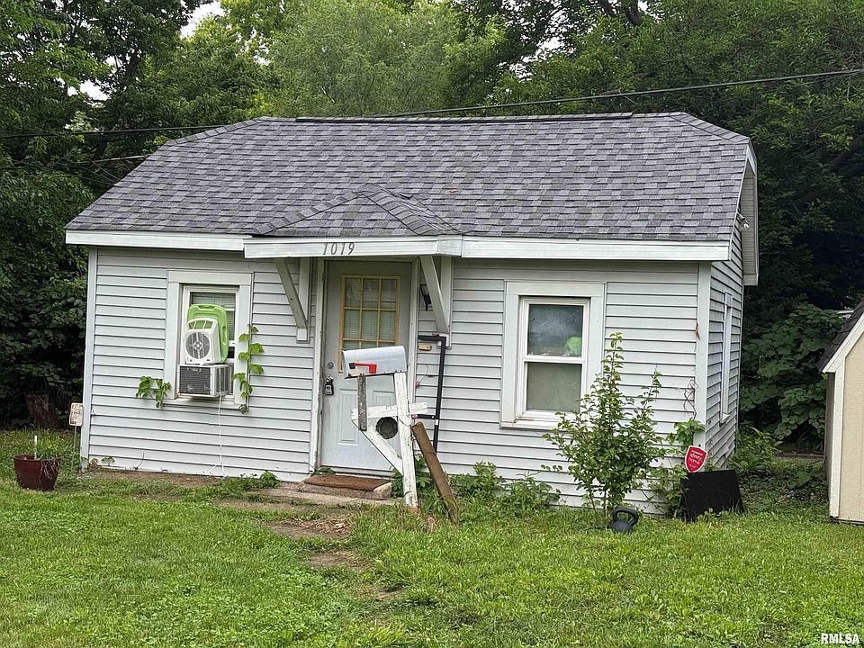 2nd image of 1019 E Wilcox Ave