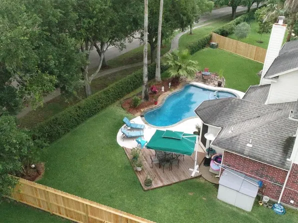 304 Summer Haven Cir, League City, TX 77573