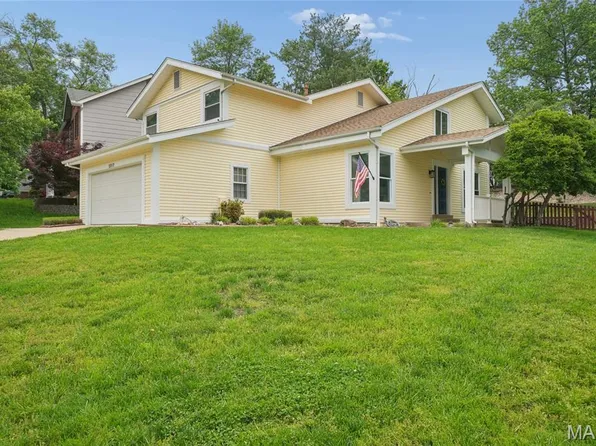 2517 Maple Crossing Dr, Ballwin, MO 63011
