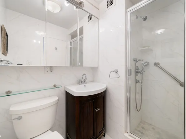 75 Henry Street image 7 of 9