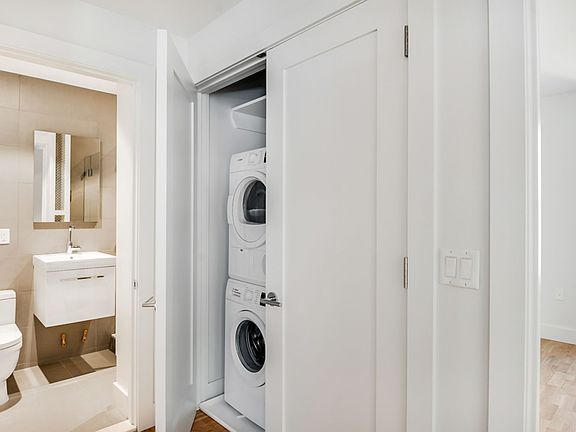 5th image of 427 Dean St APT 4