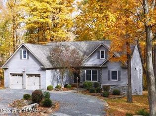 145 Bluestone Cir, Milford, PA 18337