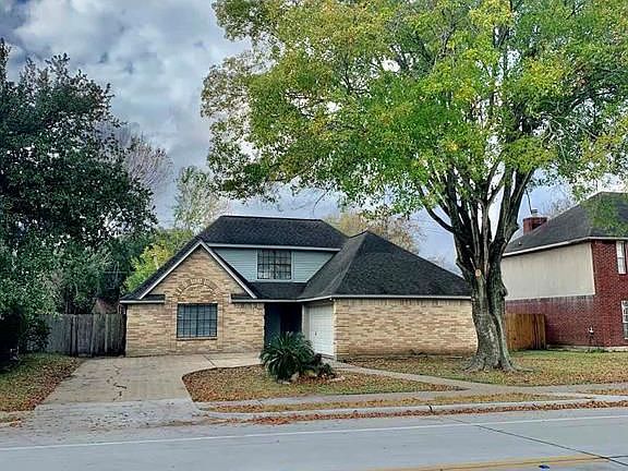 2nd image of 2114 Waterfall Dr