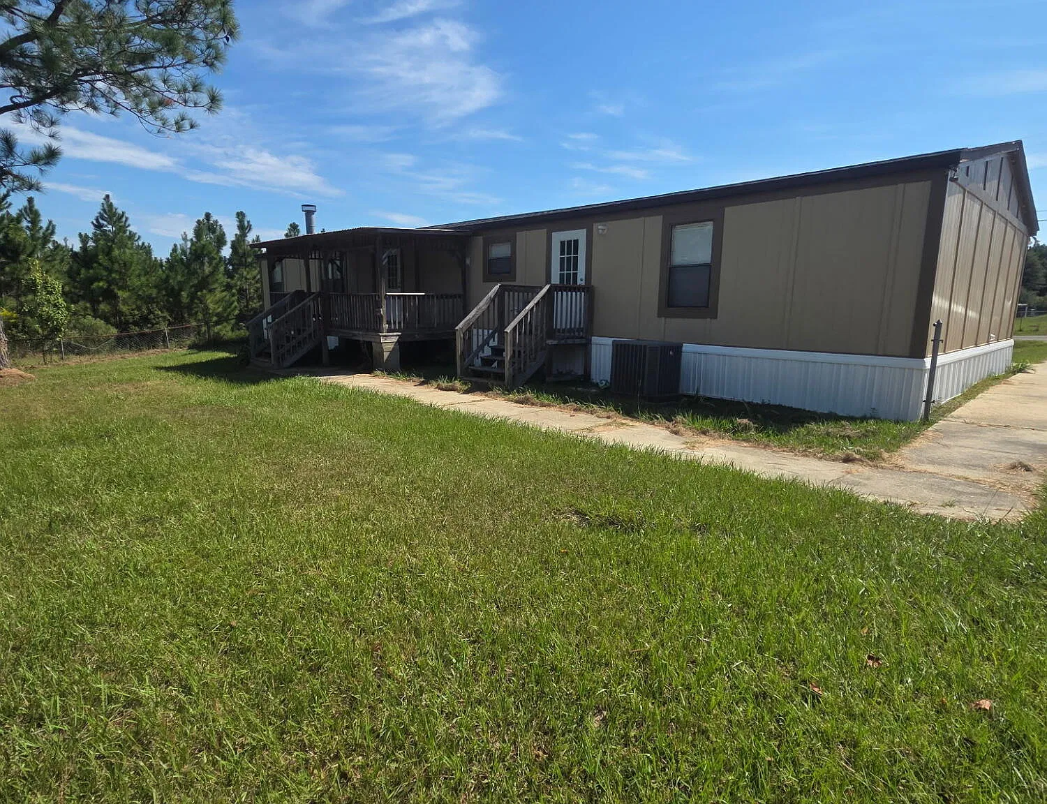 4 bed, 2.0 bath, 1980 sqft, $1,000 — Photo 2