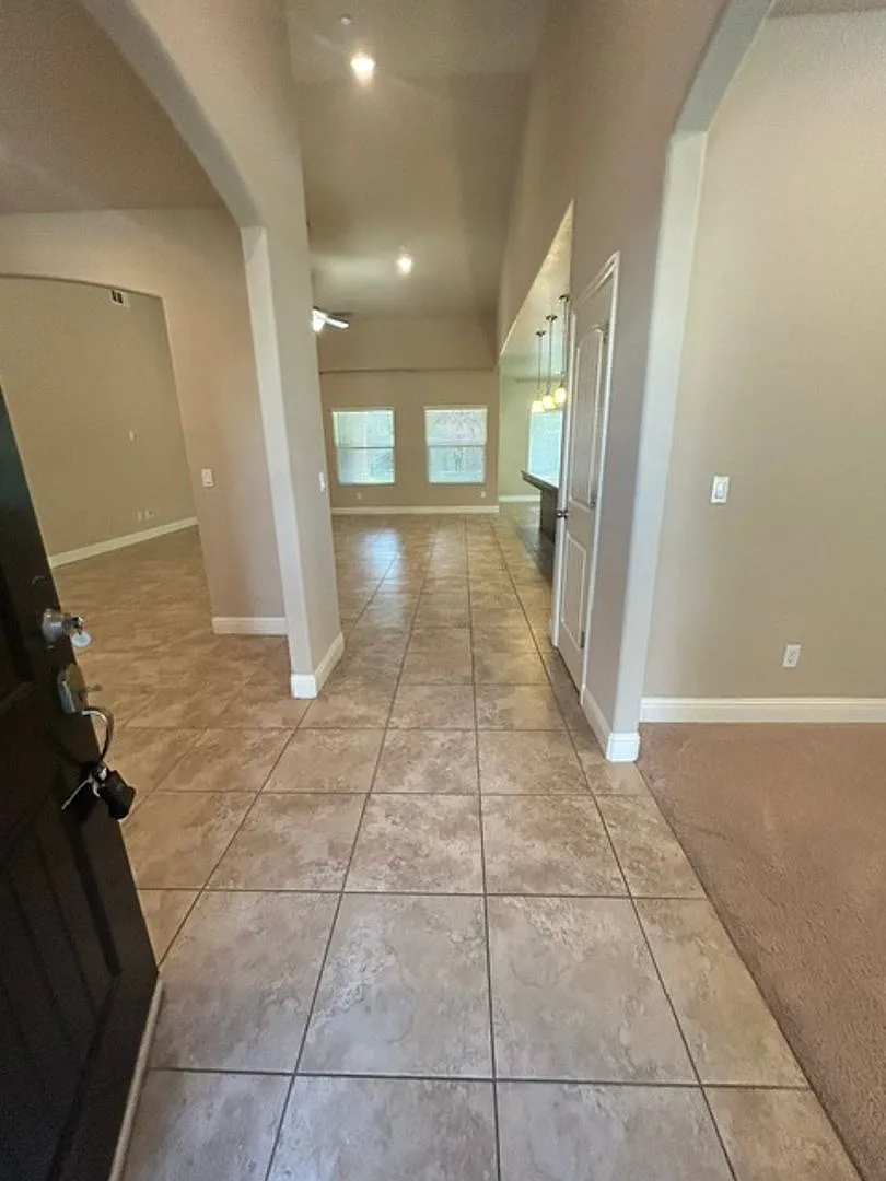 3731 W Vine Ave — Photo 3
