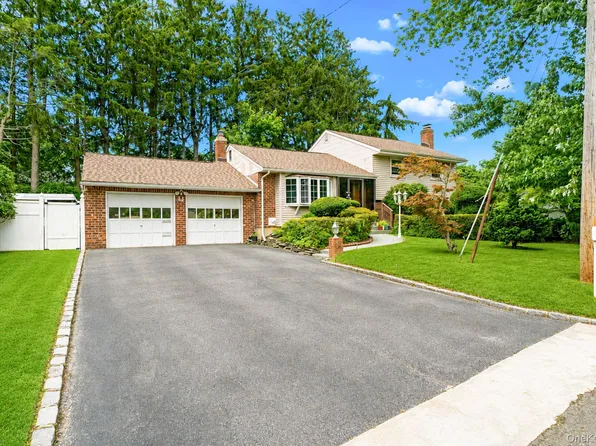 11 Carrol Place, Greenlawn, NY 11740