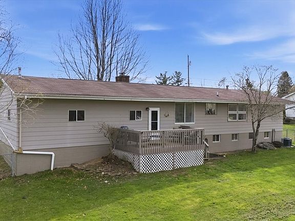 3rd image of 226 Meadow Ln