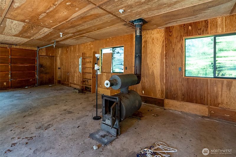 4th image of 36716 Eatonville Cutoff Road E