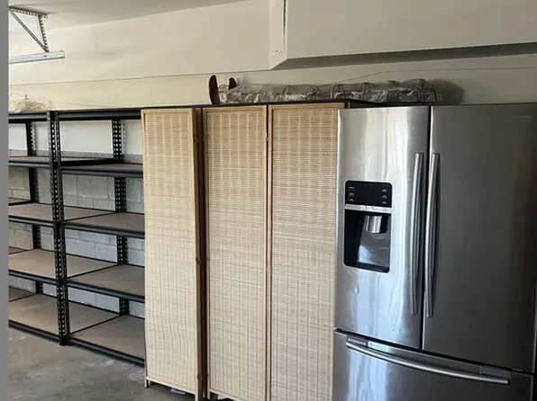 2561 Mayfield Ave, Montrose, CA 91020