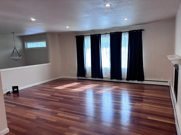 1417 Matterhorn Way — Photo 2