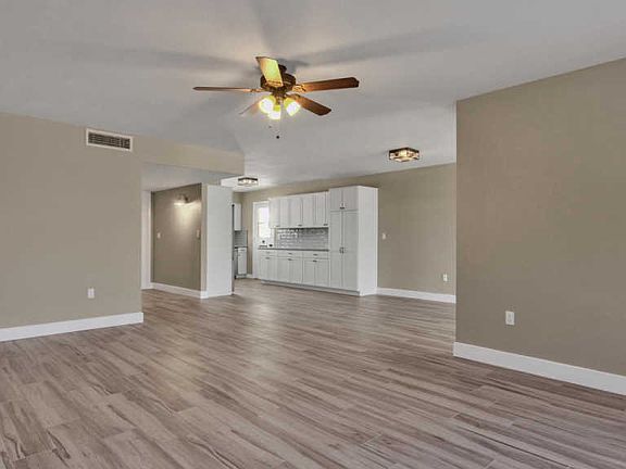 3rd image of 10720 W Roundelay Cir