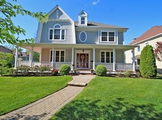 15 Hickory St, Metuchen, NJ 08840