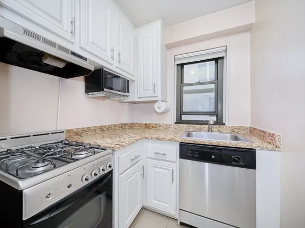 220 East 57th Street image 14 of 18