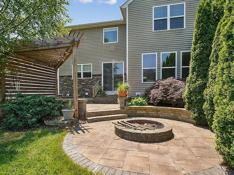 140 Andiron Dr — Photo 29