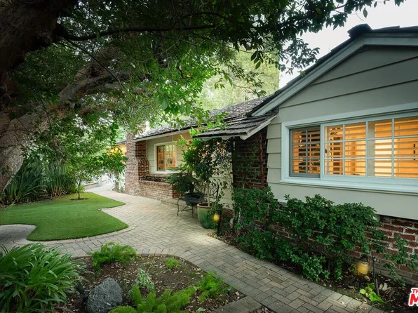 3931 Woodcliff Rd, Sherman Oaks, CA 91403