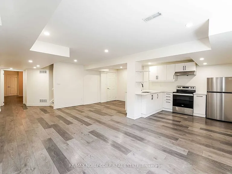 71 Pierre Berton Blvd — Photo 6