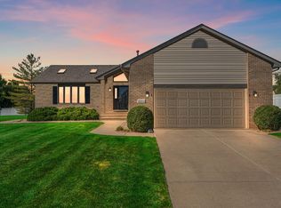 9204 Maple Dr, Saint John, IN 46373