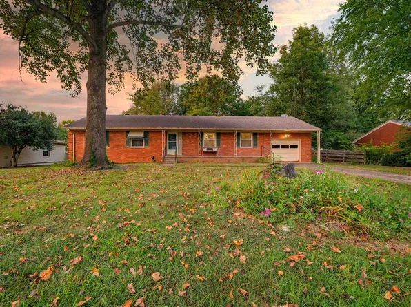 3911 Locust Hill Dr, Owensboro, KY 42303