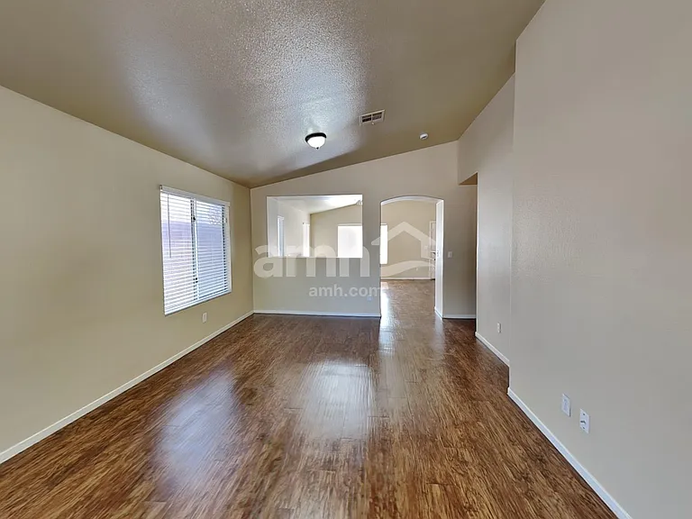 325 Greenleaf Glen St — Photo 6