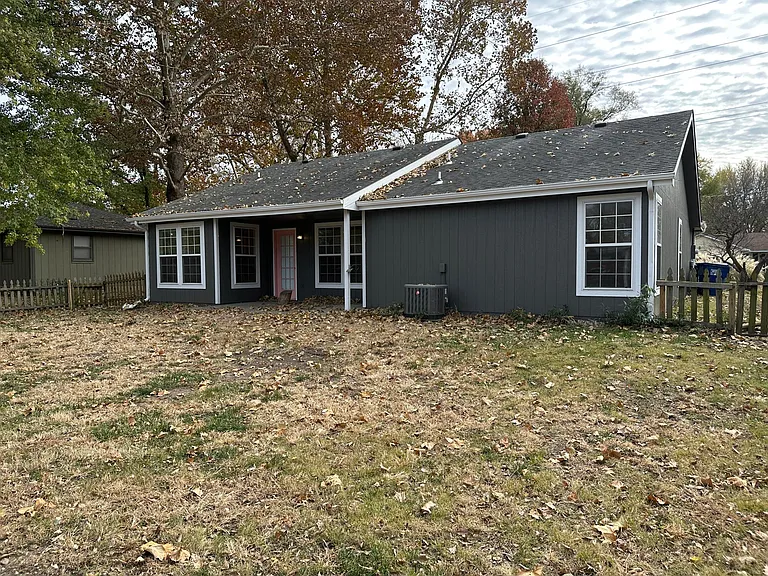 847 Locust St — Photo 20
