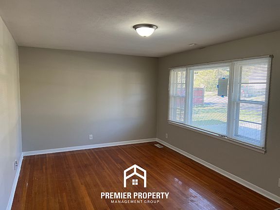 3rd image of 3121 Teton Cir NW