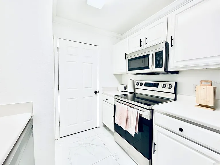 18111 Bridle Bit Ln — Photo 13