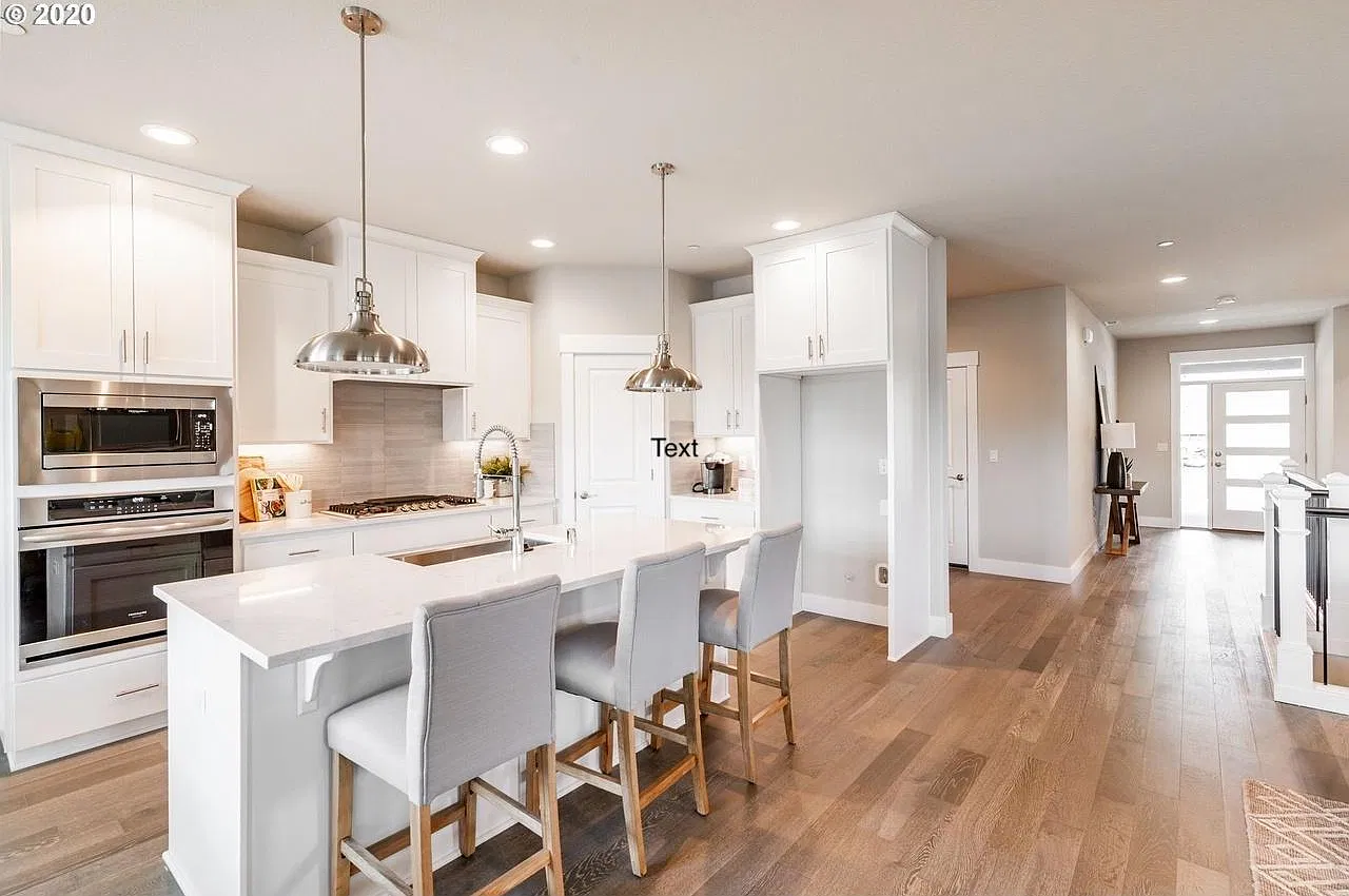 3354 NE Spruce Dr — Photo 3