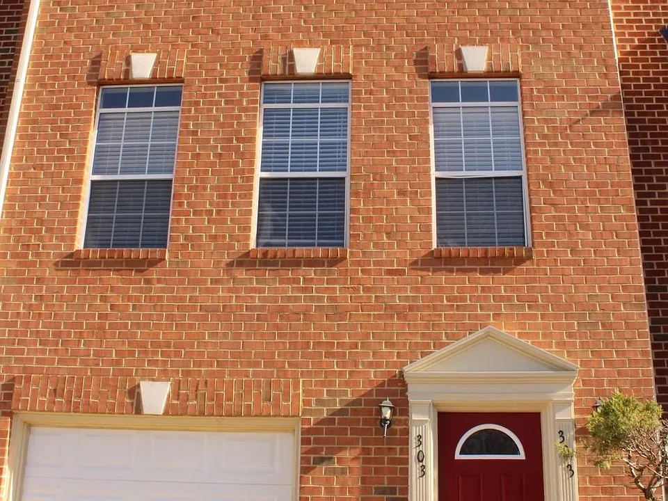 303 Dundee Pl
