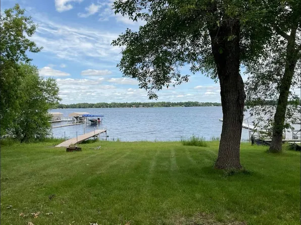 11950 Mentzer Trl, Lindstrom, MN 55045