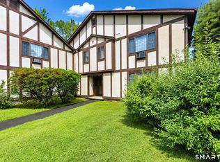 359 Foxwood Ln #359, Milford, CT 06461