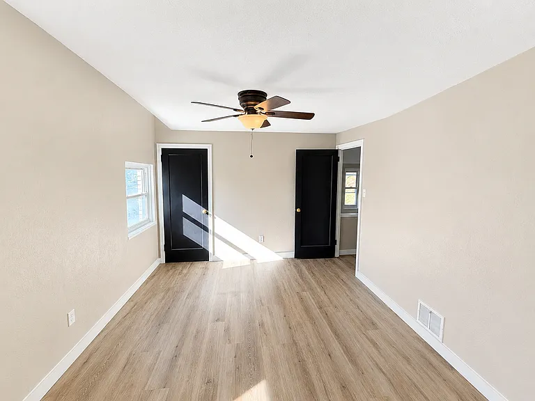 418 Pennwood Dr — Photo 9
