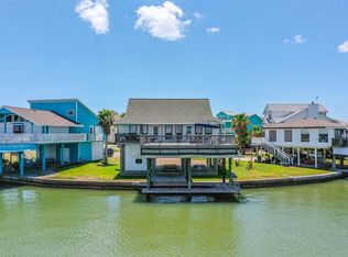 1122 Makatea St, Tiki Island, TX 77554