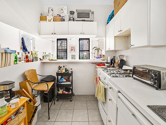 2nd image of 206 W 88th St APT 3R