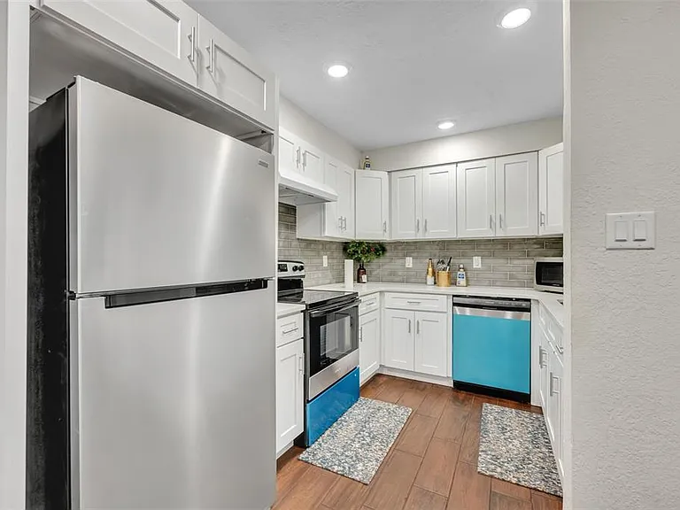 1221 Elinore Dr — Photo 8