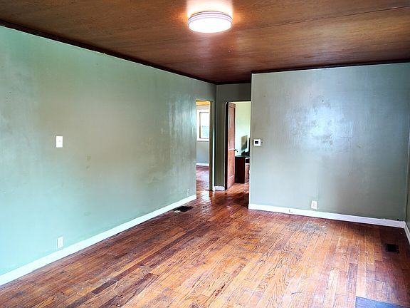 5th image of 3801 E 36th St