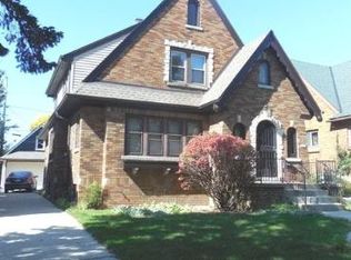 2411 N 60th St, Wauwatosa, WI 53210