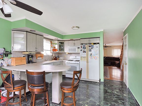 5th image of 245 Steinway Ave