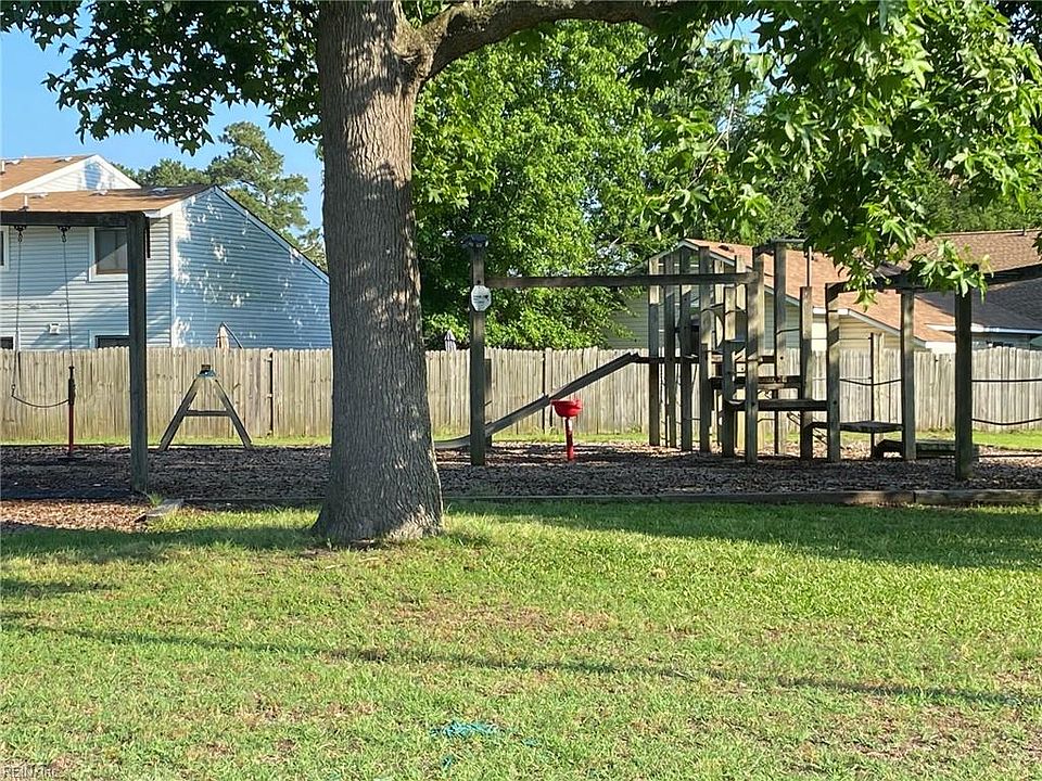 2nd image of 16 Peachtree Ct #1
