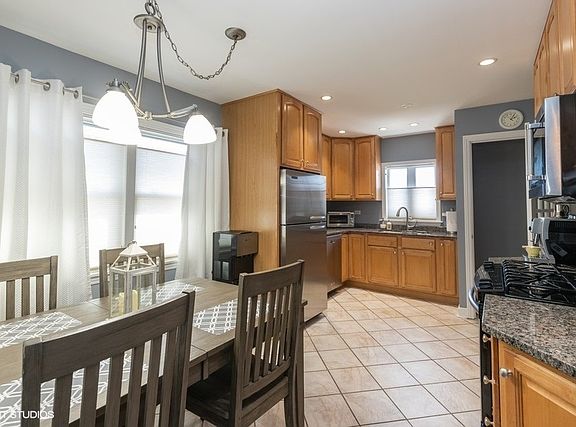 4th image of 5538 S Nordica Ave