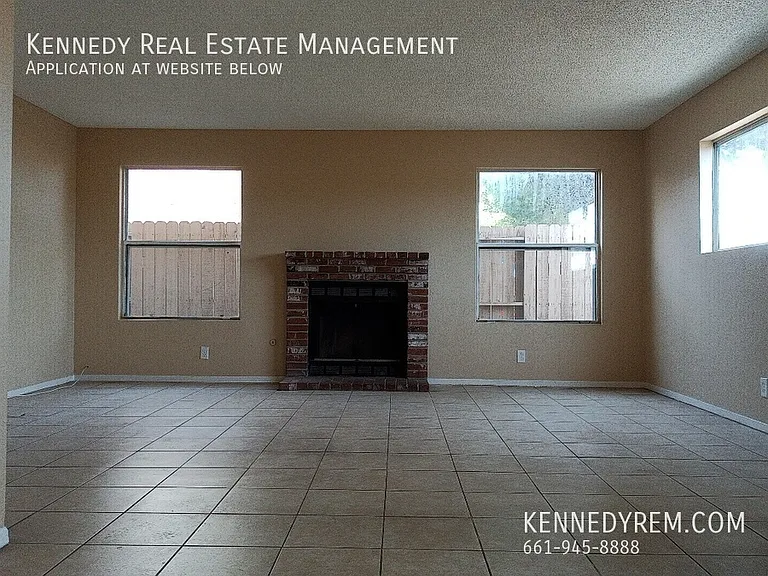44042 Palm Ln — Photo 4